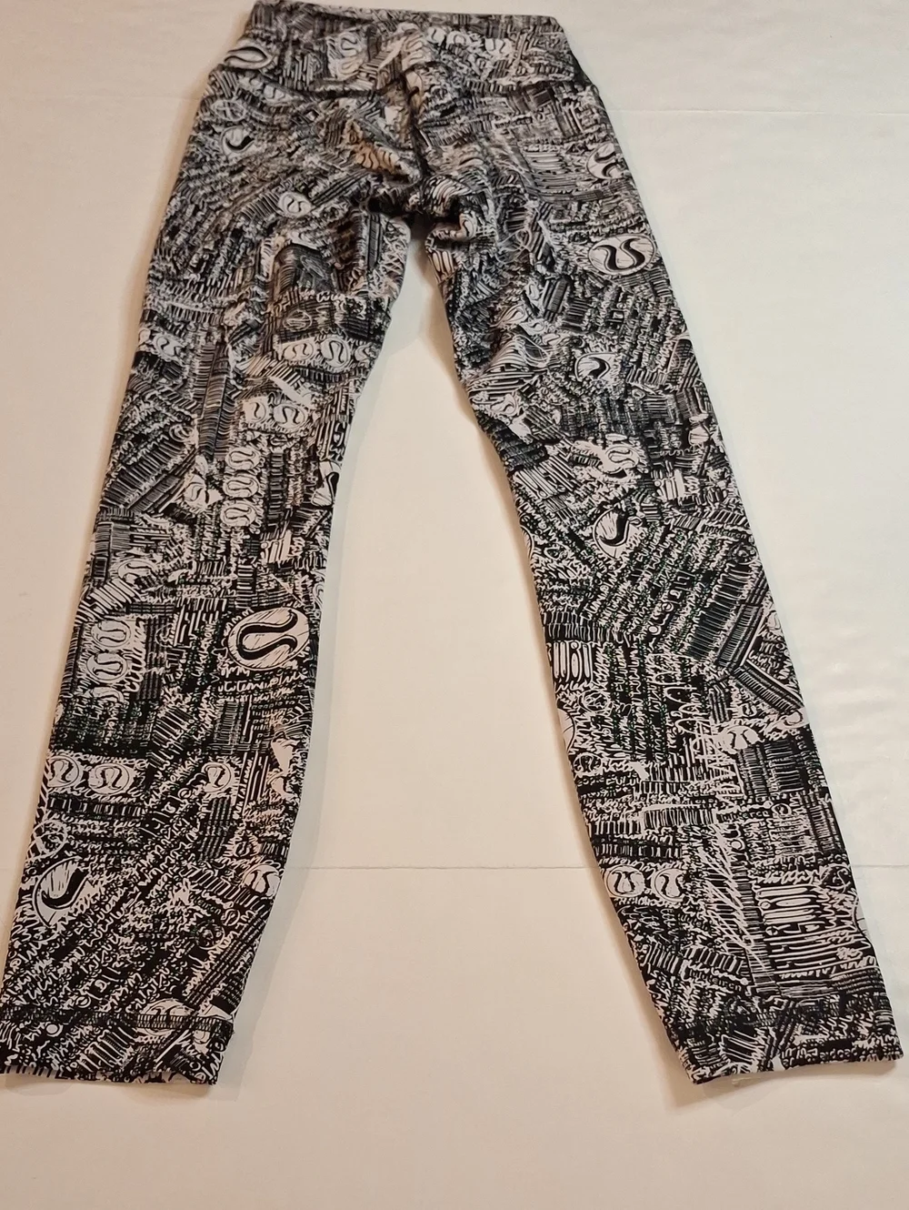 #908 Lululemon leggings size 2